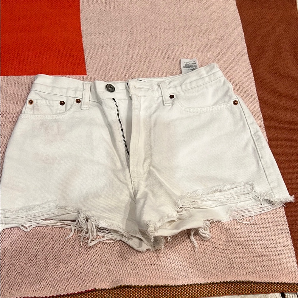 Abercrombie & Fitch - Annie High Rise Short - White Distressed